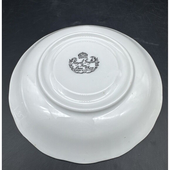 Royal Grafton FRUIT Bone China Teacup & Saucer Set Apple Grapes Blackberry - Picture 3 of 10